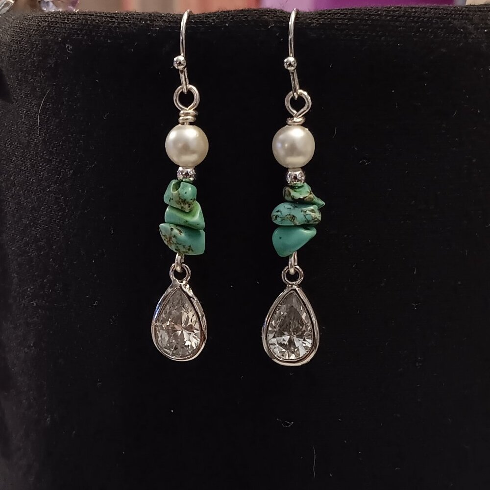 💎2 for $12 -Beautiful teardrop rhinestone stone chip earrings!